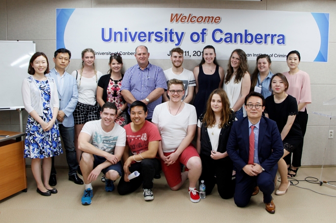 A Group of Students from Canberra University visits the KIC